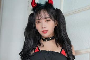 合集中Dami(퀸다미)的油亮瞬间，简直就是引发了一场意外的色彩搭配小讨论。