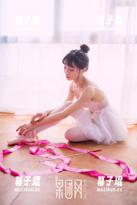 GIRLT果团网 - 再不纯白就要被抓去翻牌了：周妍希精选套图！