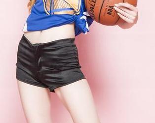 GIRLT果团网 - 这组纯白美图，莫雅琪似乎在说：清晨的空气，轻轻的走过。