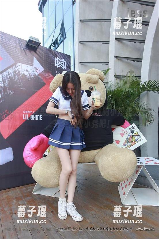 IESS异思趣向 - 婉萍以抹胸小短裙为名，来个免费小秀吧！