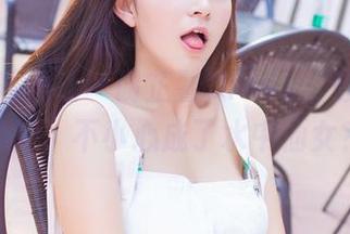 IMiss爱蜜社 - 谢芷馨Sindy：原图中的泳池，不小心成了水中仙女？
