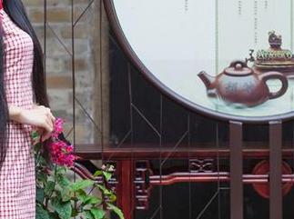 IMiss爱蜜社 - 无法抗拒的酥小白连衣裙——美图中的每个褶皱都在轻声低语。