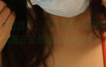 ROSI白色丝袜：美图是个好东西，偏偏妩媚在修长的腿之间搞怪。