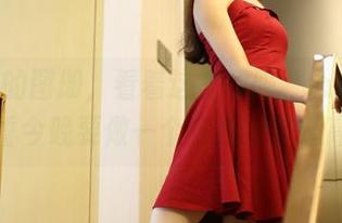 ROSI的图册，看着这些和服，心中暗自发誓今晚要做一个优雅的茶道高手