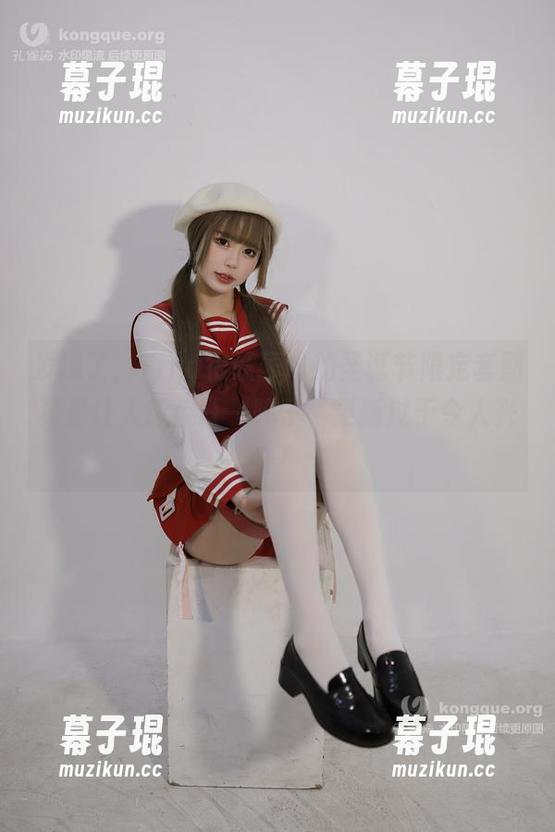 发现了，Tina很妖孽呀的圣诞节限定套图真是让人想疯狂一阵子，更新过于令人兴奋！