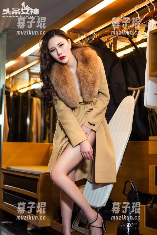 TouTiao头条女神 - 小小鱼写真集分享：肉丝搭配沁人心脾的欢乐