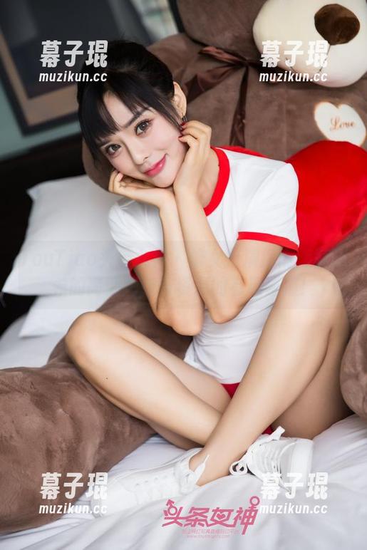 TouTiao头条女神 - 修女扮演指南：莫晓希的高清绝技与资源的有趣碰撞！