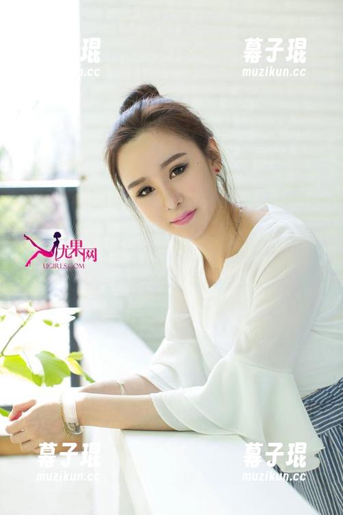 UGirls尤果网 - 图片分享时间！张馥棋这条牛仔裤真的是太有性格了。