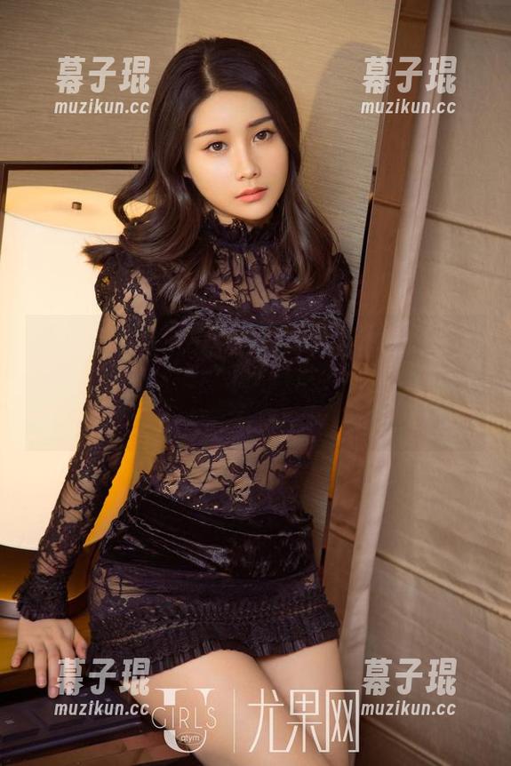 UGirls尤果网 - 图集上线，萌琪琪体操服——你能想象吗？她竟然想一边体操一边吃零食！