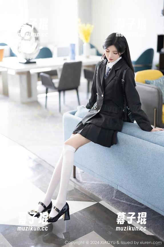 XIAOYU语画界 - 看王馨瑶yanni在高清照片中如何驾驭连衣裙，真让人想探个究竟