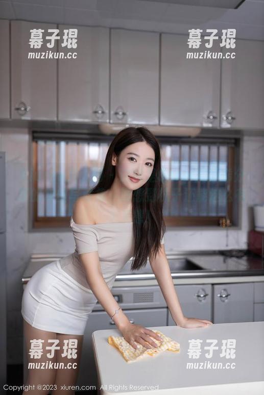Xiuren秀人网 - 这就是Carol周妍希分享的灰丝写真集，没想到袜子还能这么有未来感！