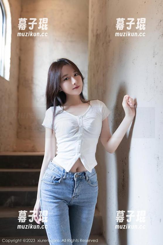 Xiuren秀人网 - 在牛仔裤里散步—周于希Sally的高清写真集奇遇记