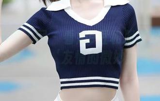 Xiuren秀人网 - 看奶e豆和朋友双人作品，分享一份‘友情的微妙默契’！