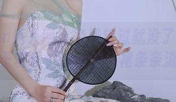 Xiuren秀人网 - 免费错过就没了！一同欣赏王馨瑶yanni的红裙条条流水！