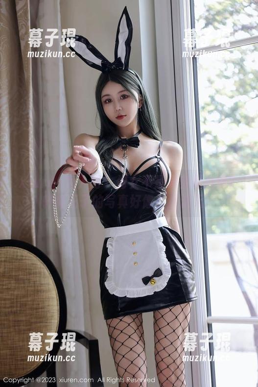 Xiuren秀人网 - 修女不是只穿黑白嘛？轩轩王子的写真好像有点逆天。
