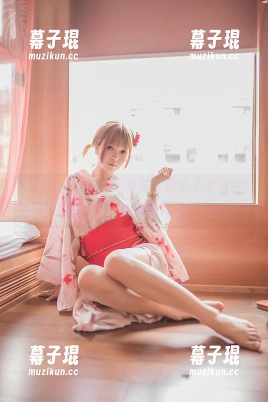 Yoko宅夏 不可思议,Yoko宅夏和“索尼子本毛衣”的惹火定制,图片中有隐藏的夏日情绪!