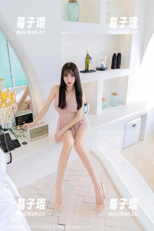 YouMi尤蜜荟-Carol周妍希 YouMi尤蜜荟 - 美图时刻:Carol周妍希在泳装里闪了个瞎眼