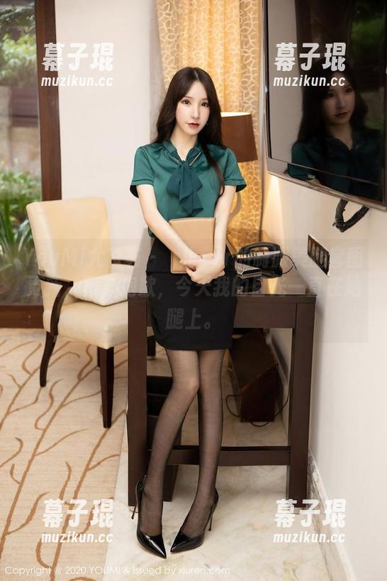 YouMi尤蜜荟 - 玥儿玥er的制服美腿套图更新，真心抱歉，今天我的目光一直在她腿上。