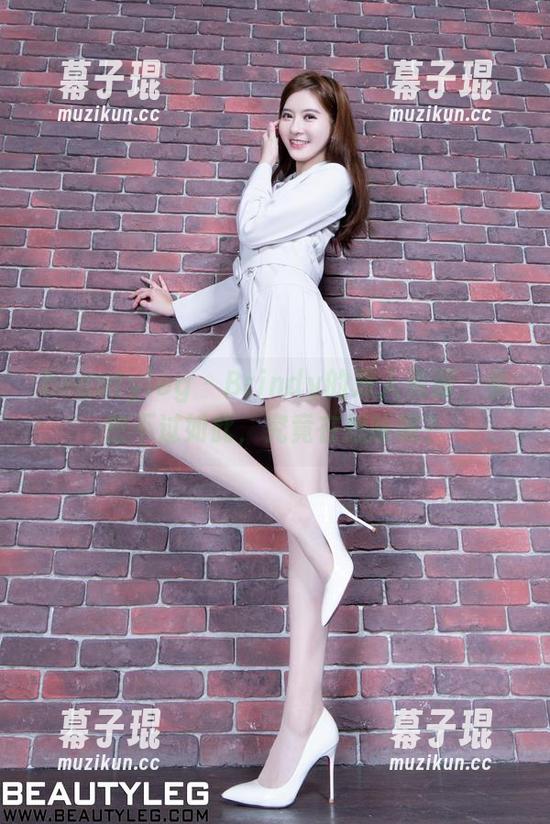 beautyleg - Brindy的双人资源，亲密不过如此，究竟在想啥呢？