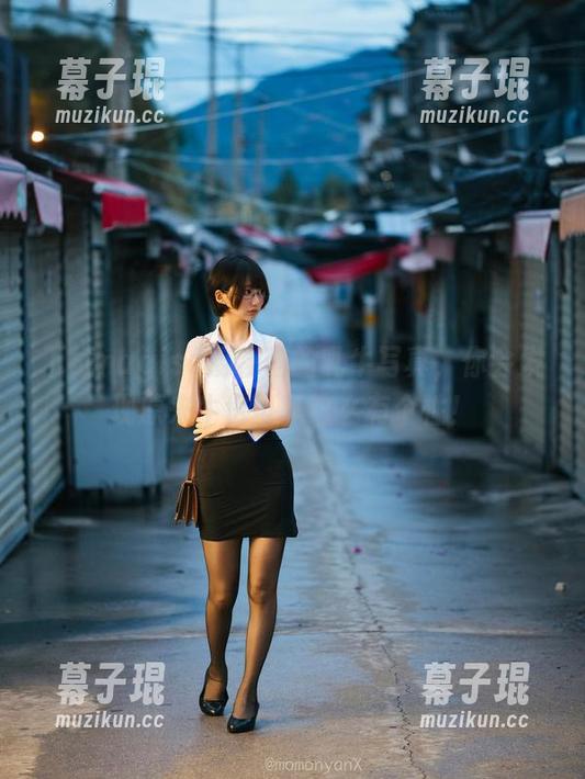 下载nagisa魔物喵的乳牛写真，你会发现原来牛也可以这么有个性！