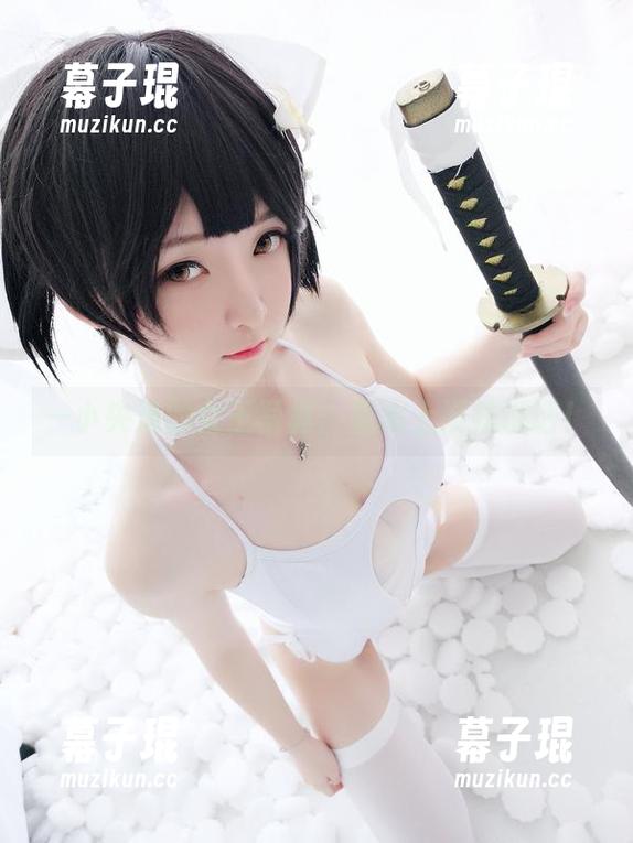 一小央泽 一小央泽的女王写真:基本上没法说话!