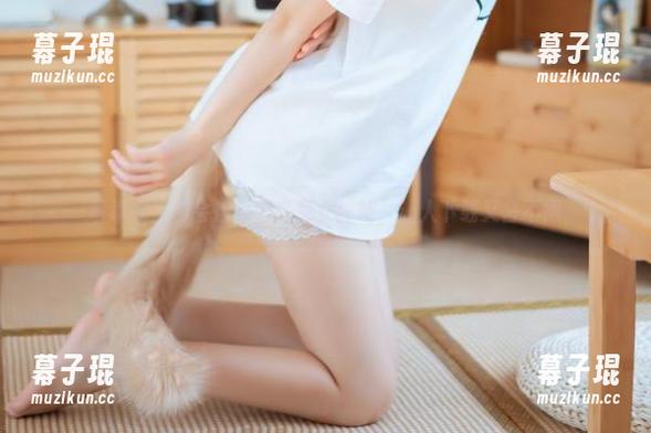 乖乖衣宝真会拍，全套兔女郎呐，让人下载又舍不得