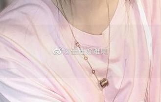 佳佳酱ovo的兔女郎写真集——下载的同时也得准备好面对苏醒的你的少女心！