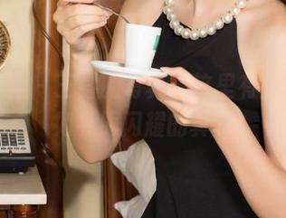 克拉女神 - 王睿的写真，这里有些约会不如礼服闪耀的真相