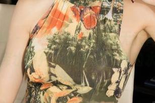 克拉女神 - 最新呀！苏可可无意间丢进的死库水图片，像是在跳舞的水珠