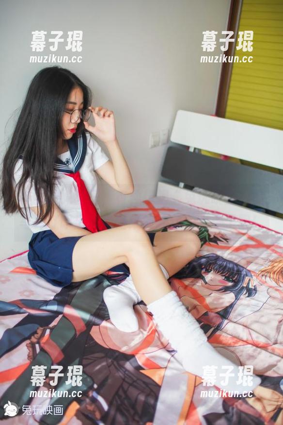 校服时崎狂三，有种想把“兔玩映画”的写真打印出来当壁纸的冲动，太美了吧！