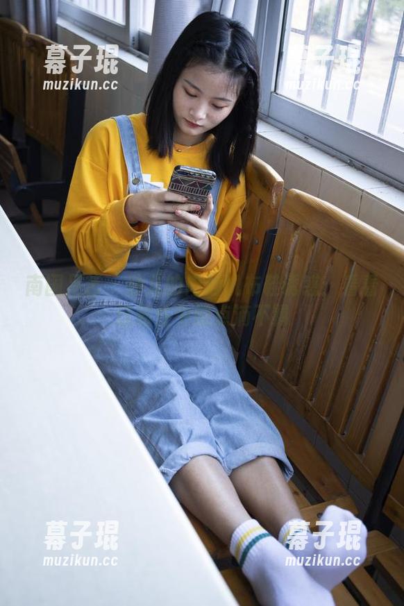 南国足艺 - 静儿的肉丝帆布鞋诱惑：看看这随性中的点滴不羁