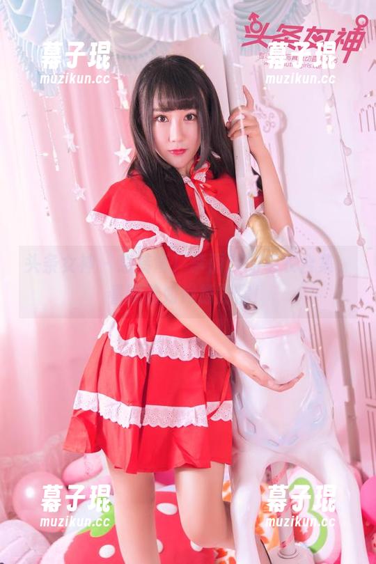 头条女神 - 急转弯！李丽莎的毛衣合集，看新款如何撩到你！