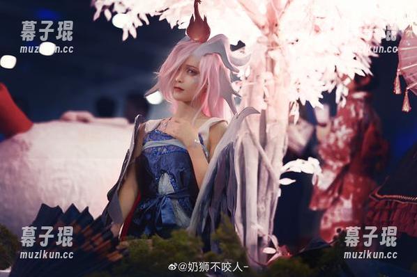 奶狮不咬人的皮衣时光机，最新图包带你穿越