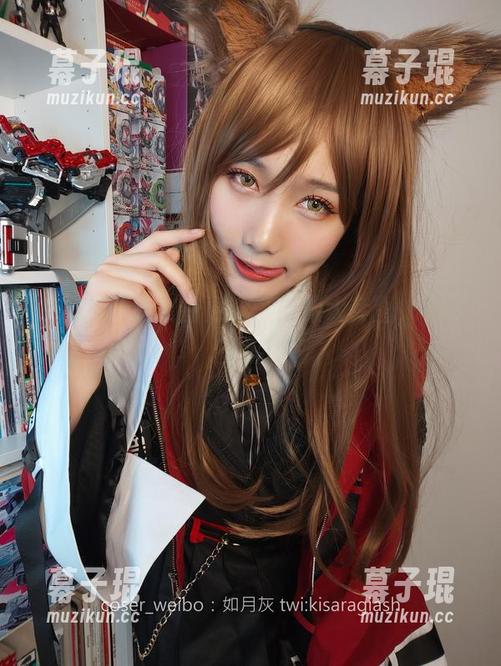 如月灰的朋友圈更新：自拍大套图，绝不留情！