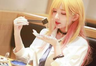 妍子坚不可摧的吉他妹妹最闪亮，最新作品集上架，话说，怎样能让我的吉他也这么吸引人？