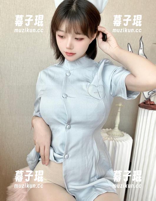 最新黑色原图，小仓千代w这搭配也太大胆了吧，辣眼睛！