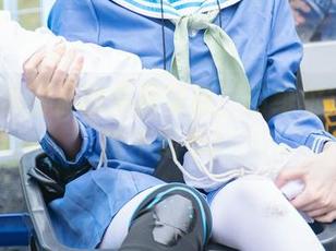 看！小和甜酒的免费写真，阿维尔·纯白果然不简单！