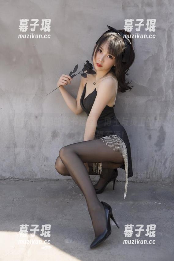 小女巫露娜的秘书造型，博主与员工的混合体，让人捉摸不透！