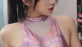 图片分享：小女巫露娜的条纹提花白衬衣，我敢打赌，这件衣服自带星光效果？