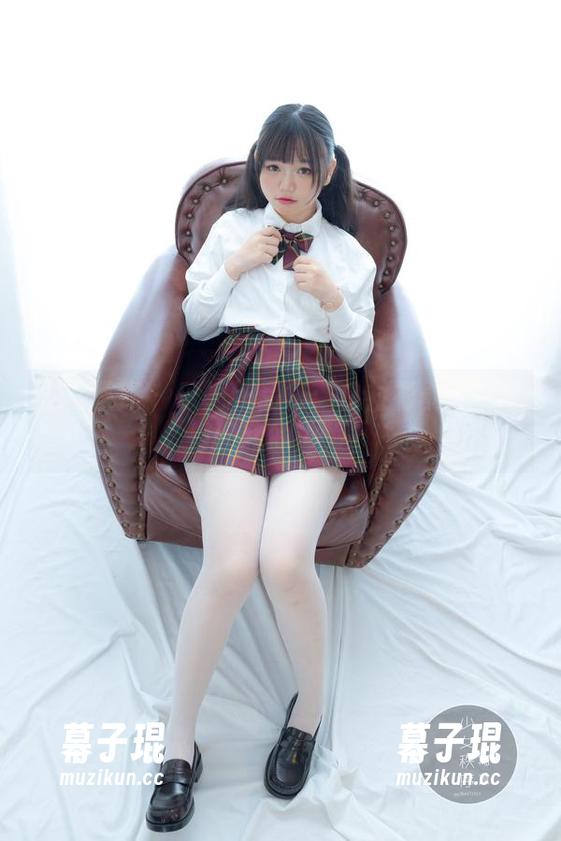 少女秩序 - 乐栀作品集：白衬衫能不能只搭配我的沙发？