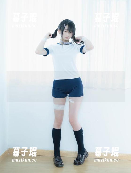 少女秩序 - 看晞可的全套旅拍，总是忍不住想一句：人比景美，这标准我可追不上。