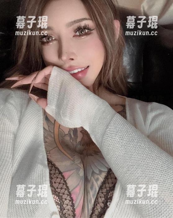微密圈 - 佛系与调皮，希希Gina的瑜伽作品中，完全沦陷在无圣光里