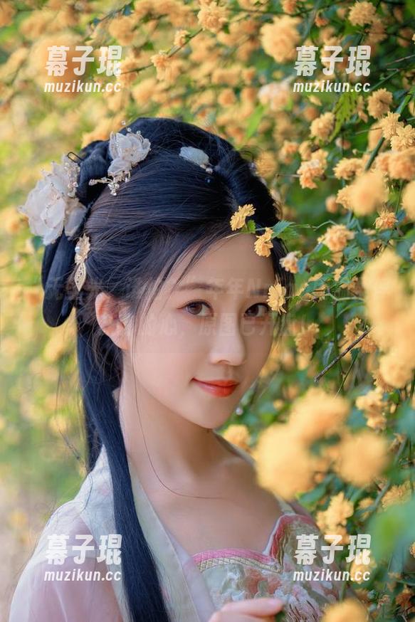 “无圣光，谁怕？”年年Nnian用温柔俘获你的心，原图已开盘！