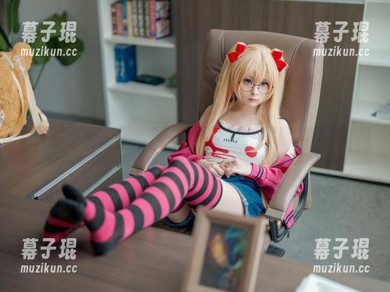 幼水铃衣在线：午间更衣室，谁还记得这块避风港？