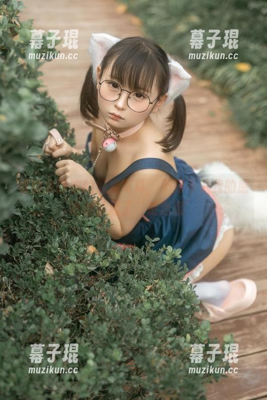 看幼水铃衣的御姐写真，不知不觉我的感官都玩起了‘捉迷藏’