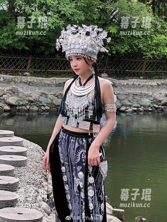 御子Yumiko的口罩，原图没有任何遮掩，反而让我对她的个性更加好奇。