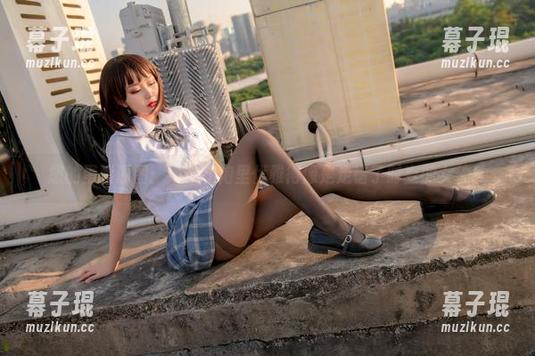 您的蛋蛋原图：她在旗袍里优雅得像是走错了时空的女神！