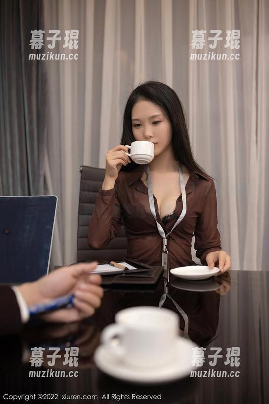 抖娘利世 抖娘利世的红肚兜私拍图集:不知该黑的到底是她还是我!