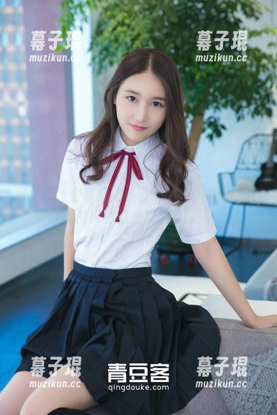 推女神 - 分享红裙拼图中，歆小兔chobits的风格总是那么独特！