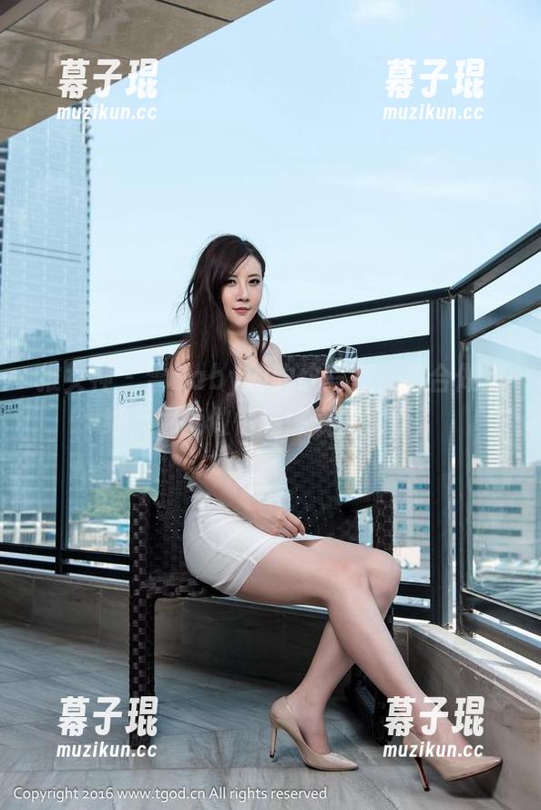 推女神 - 雪Baby的豹纹写真，适合做壁纸，也能做情绪爆表的展示。